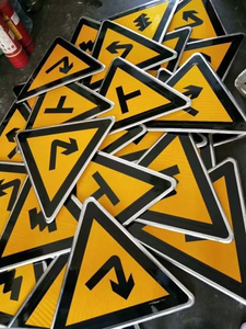 Segnali Stradali Riflettenti in Alluminio di Terza Qualità con Pellicola Riflettente, Stampa UV e Logo in Rilievo per Limite di Velocità Stradale - Product Image 4