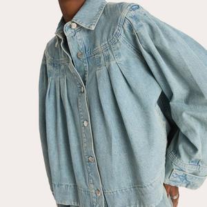 Chemise en jean western pour femme, personnalisée OEM, à manches ballon, boutonnée, en denim indigo clair délavé - Product Image 4