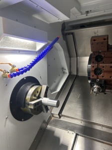 เครื่องกลึงซีเอ็นซีแนวนอนแบบหัวจับหมุนได้ HS High Precision HM 700-8 ความเร็ว 3500 รอบต่อนาที แกนหมุนเดี่ยว สำหรับงานขนาดกลาง โครงสร้างเตียงเอียง พร้อมแท่นท้าย 12 - Product Image 3