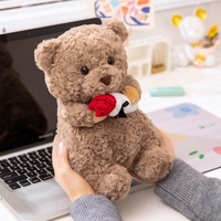 En gros, Peluche ours en fourrure bouclée marron mignon, peluche réconfortante avec bouquet de roses artificielles, cadeau de Saint-Valentin en gros
