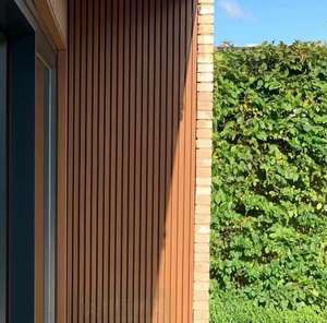 Revêtement mural moderne ignifuge en WPC pour la décoration extérieure, matériaux d'extérieur avec design cannelé et utilisation en villa - Product Image 5