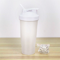Bouteille shaker pour protéines, anti-fuite, sans BPA, avec boule mélangeuse pour les shakes protéinés, les smoothies et les séances d'entraînement