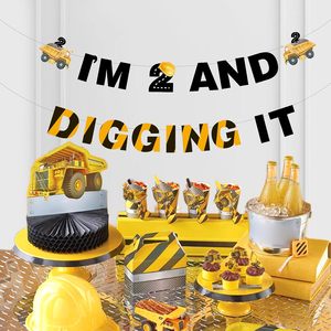 Décorations de fête d'anniversaire de 2 ans sur le thème de la construction : Bannière « J'ai 2 ans et j'adore ! », Guirlande de fête d'anniversaire de 2 ans sur le thème de l'excavatrice - Product Image 5