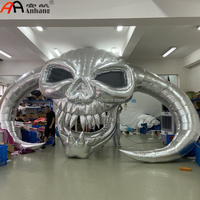 Tête de crâne de démon gonflable géante argentée métallique avec longues cornes, crâne de monstre pour la décoration d'événements d'Halloween, de maisons hantées et de scènes