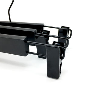 Cintres en bois de haute qualité avec logo – Cintres pour vêtements d'enfants en bois, très demandés, en promotion - Product Image 4