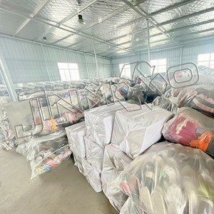 Vente en gros de chaussures en toile blanche tendance déjà utilisées Vente en gros de chaussures en toile décontractées pour femme Chaussures croissantes Ballots mixtes en toile - Product Image 2