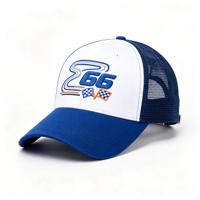 Gorra de béisbol trucker con logo bordado 3D personalizado, parte trasera de malla, hebilla metálica ajustable, diseño de bandera a cuadros, deportiva y transpirable.