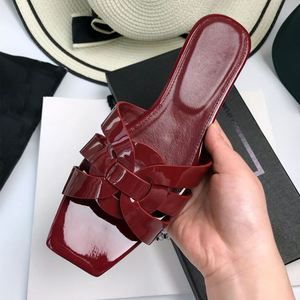 Y Home Pantoufles plates en cuir Tissage d'été pour femmes Joker Chaussures plates Drag Sandales et pantoufles grande taille. - Product Image 5