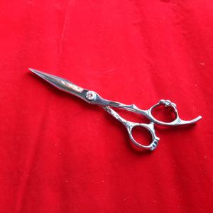 Ciseaux de coupe de cheveux de barbier de haute qualité de 6 pouces avec outil de beauté en acier inoxydable avec poignée Dragon avec lame droite tranchante - Product Image 4