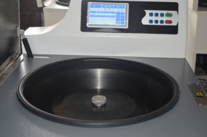 Centrífuga Refrigerada de Alta Velocidade para Separação de Sangue com Rotor Oscilante de 6*2400ml, Maior Capacidade de 6 X 2400ml - Product Image 4