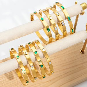 Yüksek lehçe altın kaplama manşet bilezik bilezik kalp şekli kakma paslanmaz çelik Retro moda inci zirkon bilezik - Product Image 2