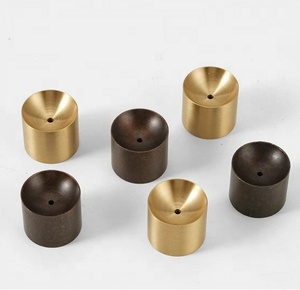 Porta incenso cilindrico in ottone massiccio dorato, strumento per bruciare incenso aromatico, per meditazione, legno di sandalo, per uso religioso, produzione artigianale - Product Image 2