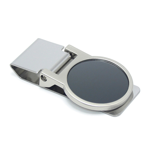 Minimalistische ronde portemonnee van roestvrij staal voor bankpassen, geld en tickets, met metalen geldclip. - Product Image 3