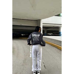 Sudadera con Capucha Gris para Mujer, con Diseño de Estampado en Relieve, Estilo Hip Hop Diario, Material de Seda con Cierre para Invierno - Product Image 1