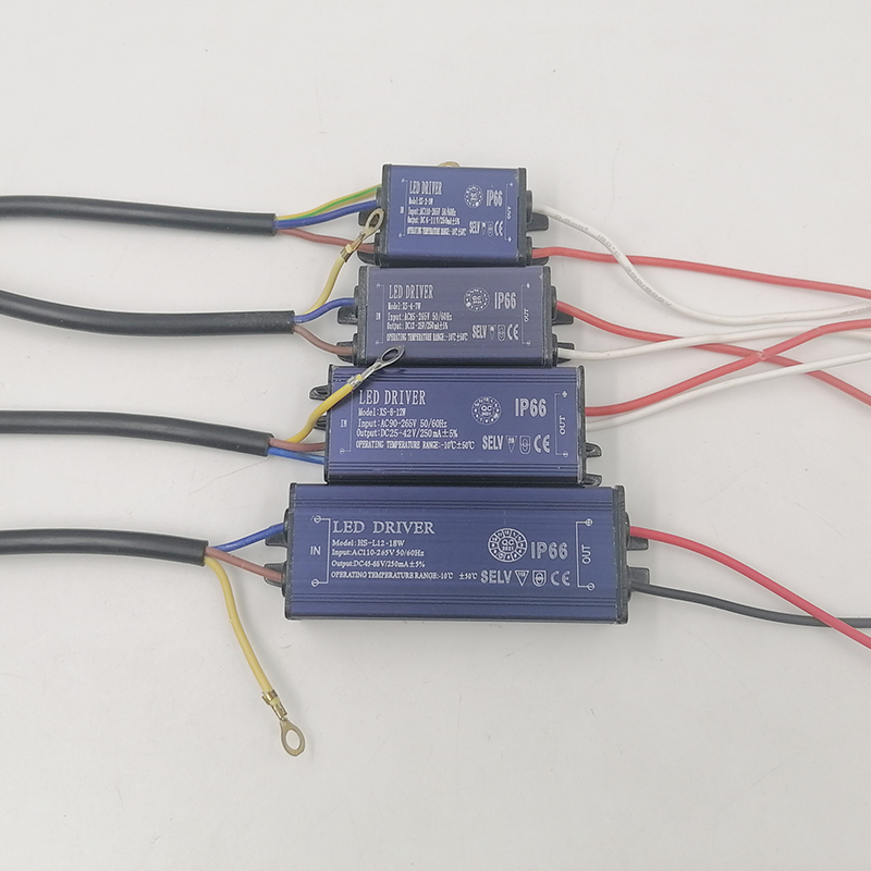 Controlador 1-3W / 4-7W / 8-12w / 13-18w / 18-24w Controlador de material metálico resistente al agua IP65 Certificación CE ROHS