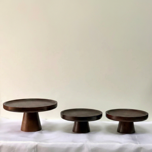 ArtisanVibe - Juego de Soportes para Pastel de Madera de Acacia Hechos a Mano, Forma Circular, Plato de Servir Rústico y Natural para Exhibición de Postres en Bodas y Eventos - Product Image 1