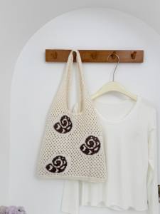 2025 sonbahar koleksiyonu kadın dayanıklı örme tığ Tote plaj çantası büyük kapasiteli açık okyanus elemanları delikli örgü toptan - Product Image 2