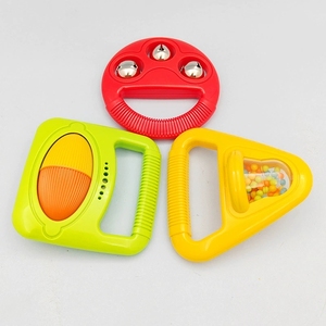 Juego de percusión manual de plástico 3 en 1 al por mayor: Sonajero, palo de lluvia y campana de mano para estimulación auditiva y sensorial de niños pequeños - Product Image 2