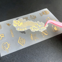 Étiquettes adhésives holographiques personnalisables pour le Festival des Bateaux-Dragons, avec finition mate tactile et impression UV inversée