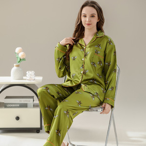 Il pigiama di seta di ghiaccio di <span class=keywords><strong>moda</strong></span> pantaloni lunghi a manica lunga da <span class=keywords><strong>donna</strong></span> luce di lusso retrò illustrazione due pezzi Set può essere indossato all'esterno - Product Image 2