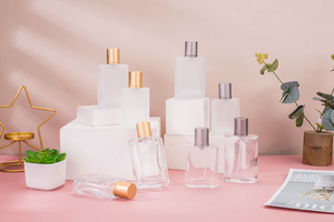 Flacons de parfum en verre, forme cylindrique/carrée, surface mate transparente, impression sérigraphique, type de pulvérisation, 30ml 50ml 100ml, bouchon à vis. - Product Image 2