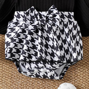 Setelan Baju Bayi Eropa Amerika Motif Houndstooth Lengan Panjang Pola Bunga <span class=keywords><strong>Ha</strong></span> Pakaian Celana Rok Kaos Kaki Hiasan Kepala ODM Tiga Lucu - Product Image 4