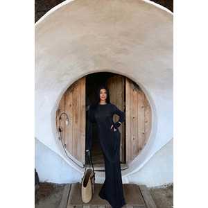 Robe de bal de luxe noire Mirela, motif brodé, décoration florale drapée, coupe Empire droite, tailles XL à 4XL, pour soirée d'hiver - Product Image 3