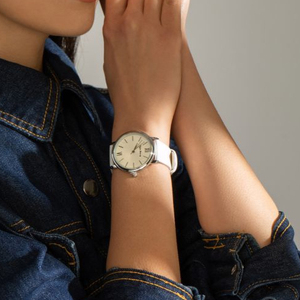 Reloj de Lujo para Mujer con Cuarzo, Nuevo Diseño, Correa de Cuero, Caja de Aleación, Esfera de Cristal de 38 mm, Movimiento de Agujas, Resistente al Agua - Product Image 5