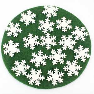 Decoraciones Navideñas de Copos de Nieve Blancos de Lana Hechos a Mano de 7 cm al por Mayor - Adornos de Guirnalda DIY para Regalos de Fieltro y Hilo - Product Image 4
