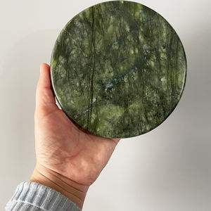 <span class=keywords><strong>Pierre</strong></span> <span class=keywords><strong>de</strong></span> massage ronde <span class=keywords><strong>de</strong></span> grande taille 15*2cm, <span class=keywords><strong>pierre</strong></span> chaude d'énergie, <span class=keywords><strong>jade</strong></span> vert, SPA, masseur corporel, Reiki, guérison, méditation, soulagement <span class=keywords><strong>de</strong></span> la douleur, soins <span class=keywords><strong>de</strong></span> santé - Product Image 1