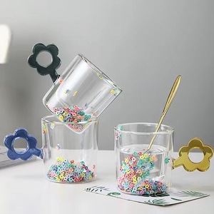 Taza <span class=keywords><strong>de</strong></span> <span class=keywords><strong>café</strong></span> <span class=keywords><strong>de</strong></span> vidrio <span class=keywords><strong>de</strong></span> borosilicato alto <span class=keywords><strong>de</strong></span> color transparente <span class=keywords><strong>de</strong></span> 250ml con mango <span class=keywords><strong>de</strong></span> flor taza <span class=keywords><strong>de</strong></span> <span class=keywords><strong>arena</strong></span> movediza <span class=keywords><strong>de</strong></span> doble cap - Product Image 4