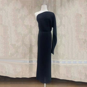 Robe maxi vintage d'été pour femmes, nouveau design plissé, robe à épaules dénudées, vêtements élégants pour femmes, fabricant de vêtements pour dames. - Product Image 4