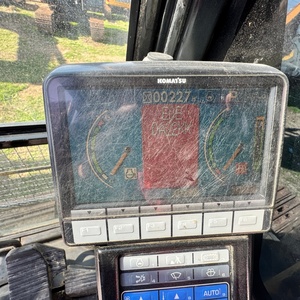 Excavadora de cadenas Komatsu PC200-8, 90% nueva, de bajo consumo y potente, ideal para excavaciones pesadas y tareas en sitios de construcción. - Product Image 6