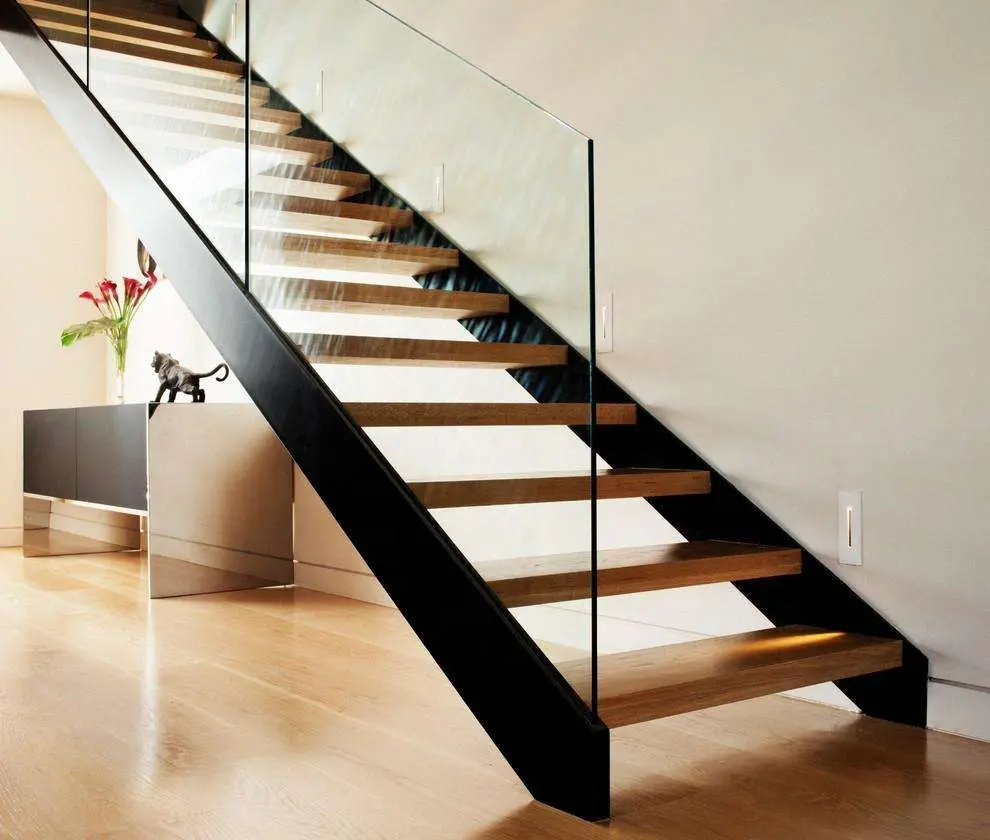 Rampe d'escalier en acier inoxydable personnalisable pour intérieur moderne Escalier droit en bois pour usage intérieur d'hôtel