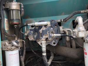 Excavatrice sur chenilles hydraulique d'occasion Kobelco SK200 de 20 tonnes avec pompe de boîte de vitesses Hino - Équipement de construction d'origine japonaise de haute qualité - Product Image 4