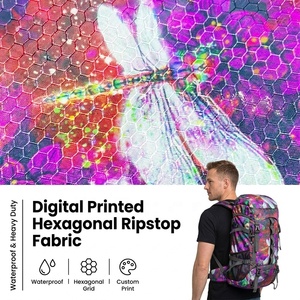 Tissu polyester ripstop hexagonal imprimé numériquement, résistant à l'eau, vendu <span class=keywords><strong>au</strong></span> <span class=keywords><strong>mètre</strong></span> pour sacs de sport et pochettes - Product Image 1