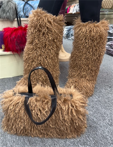 Ensemble bottes et sac en fausse fourrure pour femmes d'hiver, bottes de neige chaudes et moelleuses, sac à main en fourrure mignon, bottes plateforme en peluche pour filles - Product Image 4