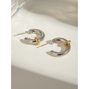 Boucles d'oreilles clous bicolores C-Ring en acier inoxydable plaqué or 18 carats, design géométrique, bijoux de mode pour femme - Product Image 4
