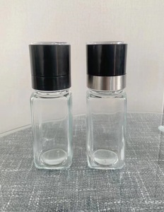 Bouteille à épices en verre transparent de 120 ml avec moulin à sel marin et couvercle en plastique pour herbes, sel, poivre noir et autres ingrédients – Bocaux en verre - Product Image 3