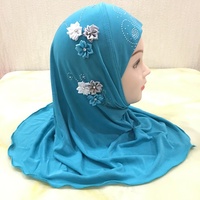 Top vente Hijab malaisien écharpe casquette grossistes fille Six fleurs vente en gros Hijabs musulmans pour enfants