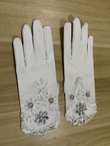 Gants de mariage courts <span class=keywords><strong>en</strong></span> <span class=keywords><strong>tulle</strong></span> mariée longueur poignet dentelle appliquée gants perlés pour mitaines de fête pour accessoires de mariage - Product Image 5