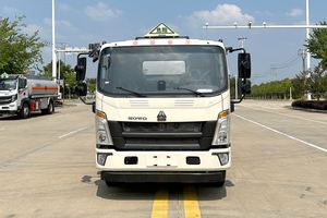รถบรรทุกน้ำมันขนาดเล็ก Howo คุณภาพสูง 4x2 5CBM รถบรรทุกถังน้ำมันเคลื่อนที่สำหรับขาย - Product Image 4