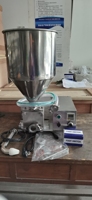Machine automatique de remplissage et de dépose de garnitures (lait, eau, œufs) pour gâteaux, beignets et pains