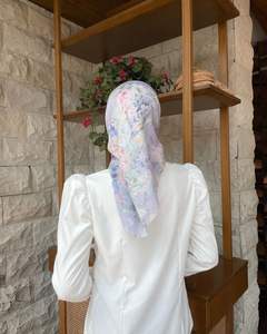 Satin bersinar dengan tepi kerang pita satin dengan potongan dicetak mikado satin kurung Punyaku dahlia hijab putih musim dingin - Product Image 4