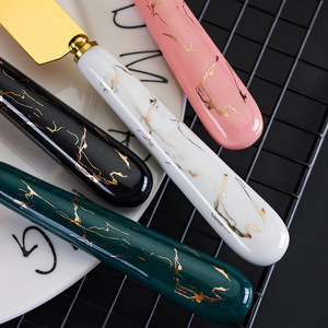 Coltello e Spatola per Torte in Acciaio Inox con Manico in Ceramica, Coltello e Spatola per Pizza con Motivo Marmorizzato per Uso Alberghiero - Product Image 2