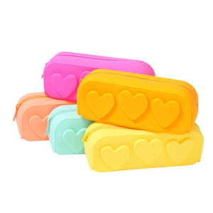 กระเป๋าใส่เครื่องเขียนและเครื่องสำอางซิลิโคนรูปหัวใจสีมาการอง ความจุขนาดใหญ่ ซักล้างได้ สีเหลือง ชมพู เขียว - Product Image 2