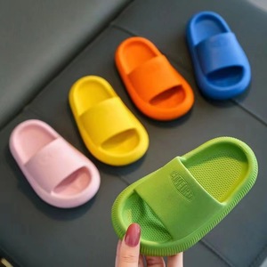 Vente en gros Été Couleur Unie Semelle souple Plage PVC Enfants Garçons Fille Été Enfants Pantoufles Chaussures - Product Image 1