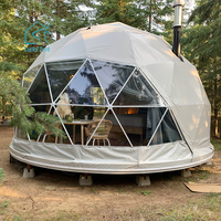 Dôme géodésique transparent pour le glamping en plein air, 6 m, avec porte triangulaire