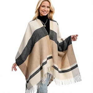 Châle d'hiver brodé personnalisé pour femme, cape élégante et chaude avec pompons, cadeau de Noël personnalisé pour les mamans et les seniors - Product Image 2