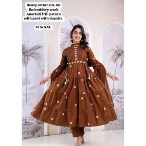 Ensemble de costume Anarkali élégant pour femmes en pur coton avec travail de miroir brillant et Latkan, idéal pour les fêtes et festivals - Vente en gros Inde/Pakistan - Product Image 1